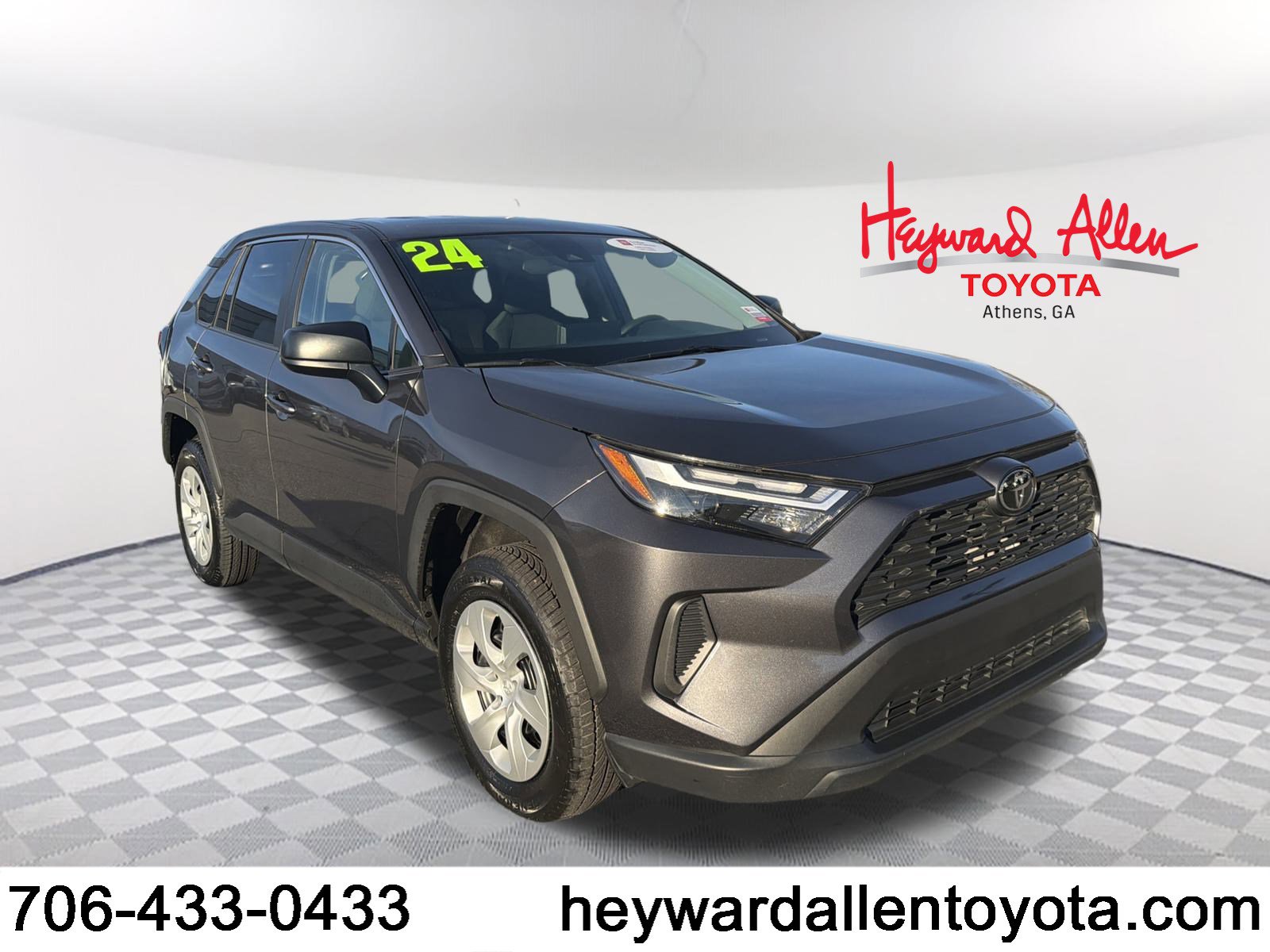 2024 Toyota RAV4 LE's photo