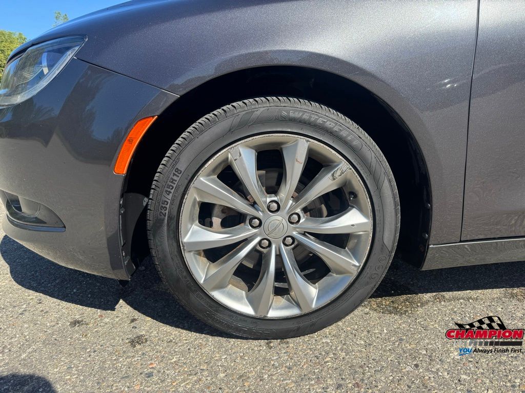 2015 Chrysler 200 S photo 9