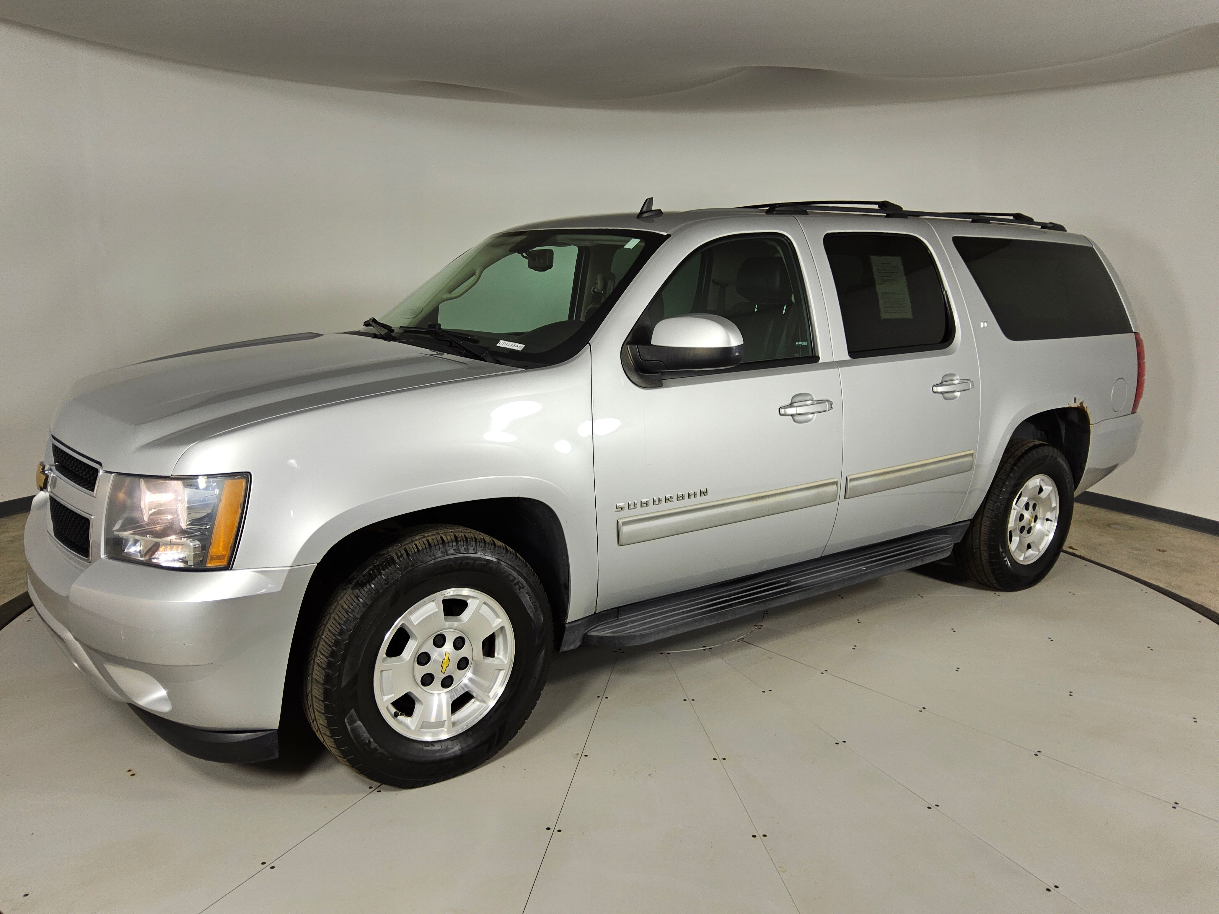 2014 Chevrolet Suburban LT's photo