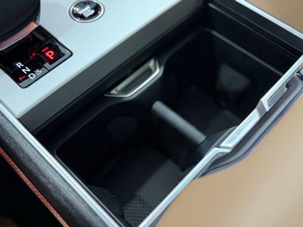 2025 Land Rover Range Rover Autobiography photo 36