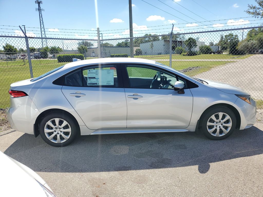 2026 Toyota Corolla LE photo 4