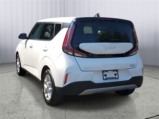 2023 Kia Soul LX photo 4