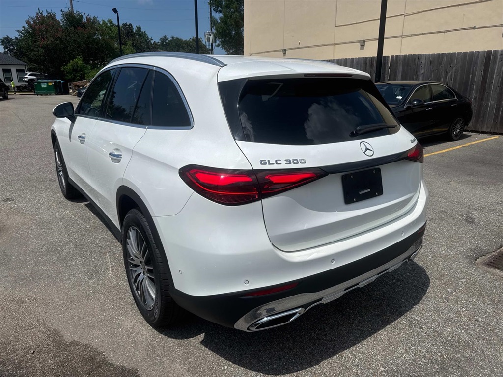 2025 Mercedes Benz GLC 300 4MATIC photo 3