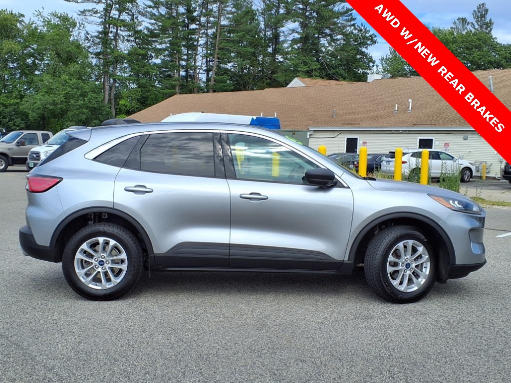 2022 Ford Escape SE photo 2