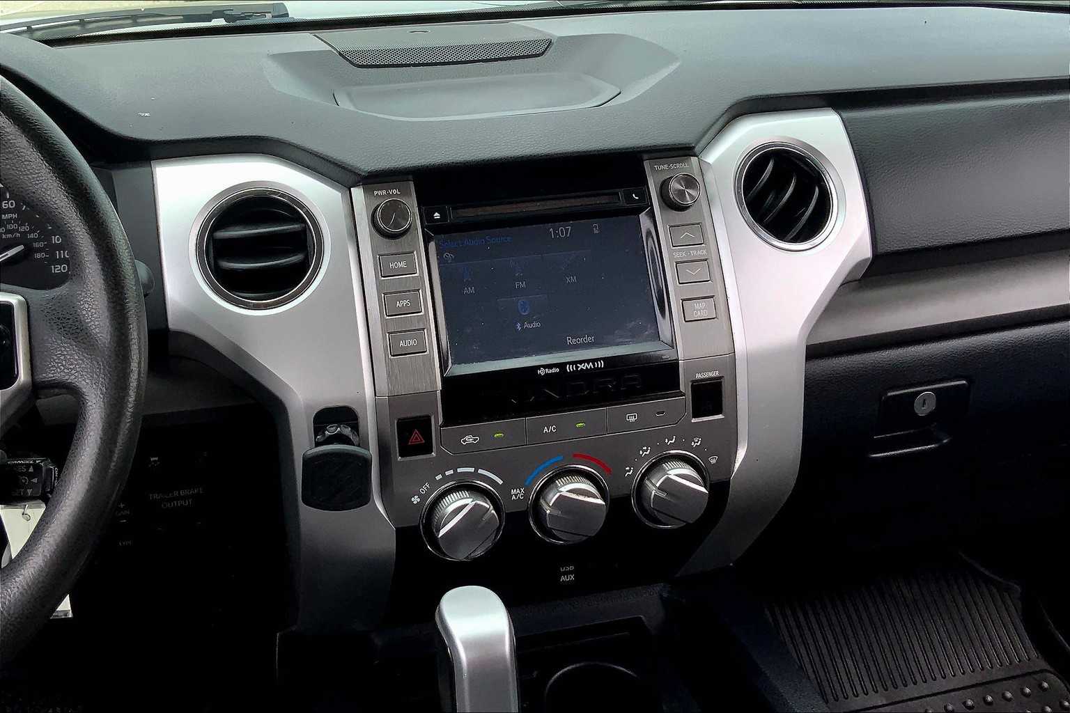 2017 Toyota Tundra SR5 photo 6