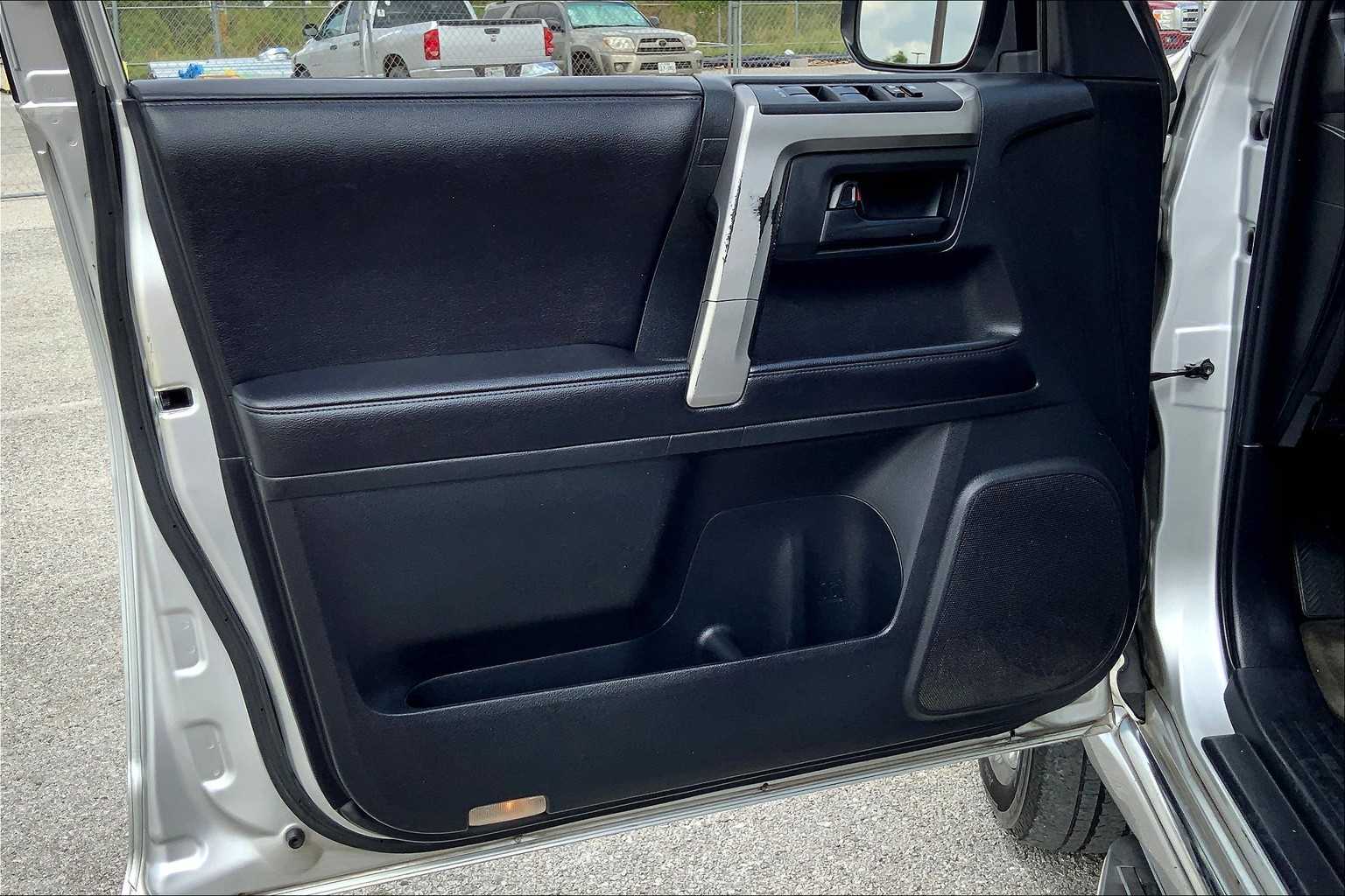 2012 Toyota 4Runner SR5 photo 20