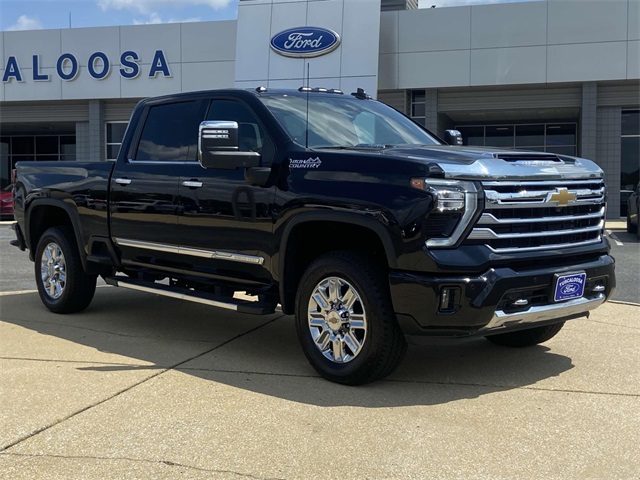 2024 Chevrolet Silverado 2500HD High Country photo 2