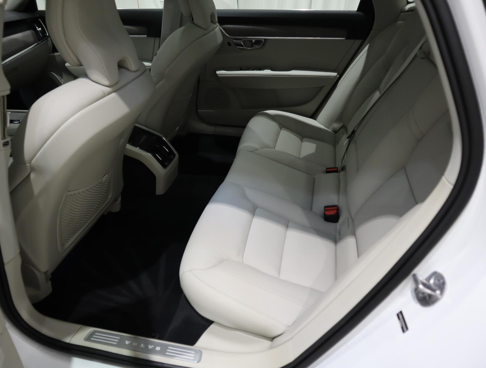 2025 Volvo S90 Plus photo 17