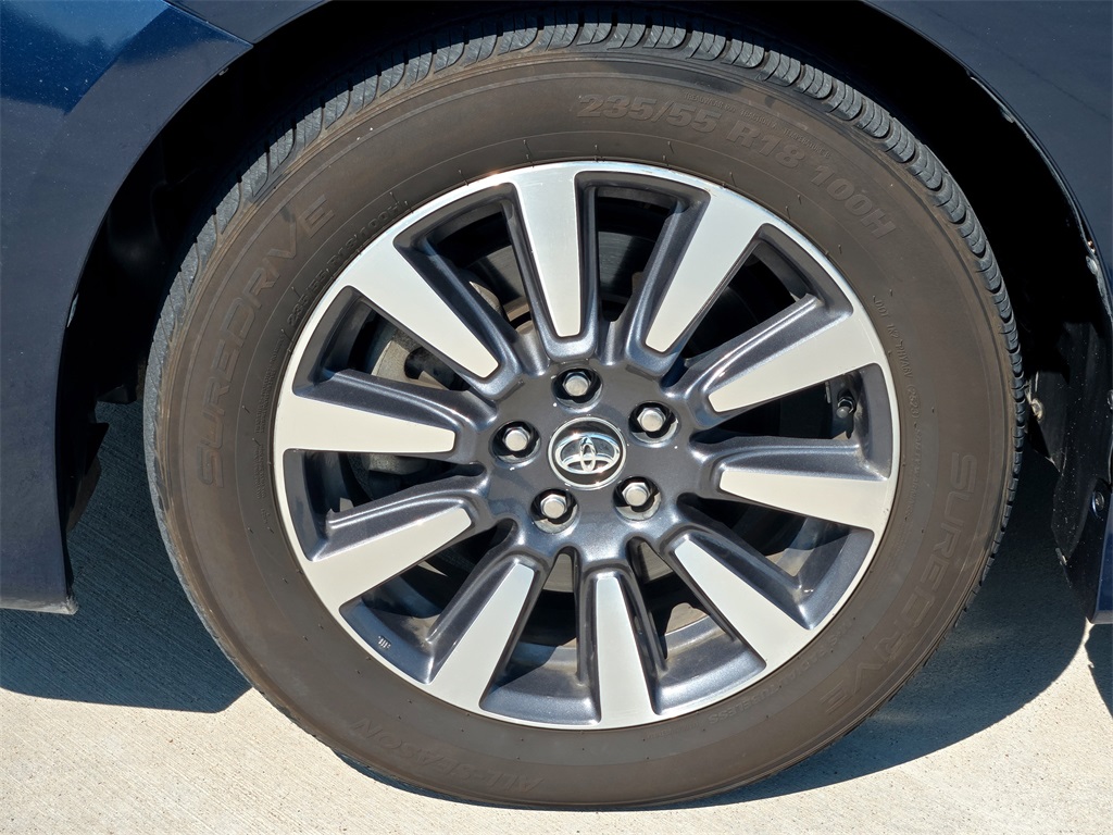 2019 Toyota Sienna Limited Premium photo 9