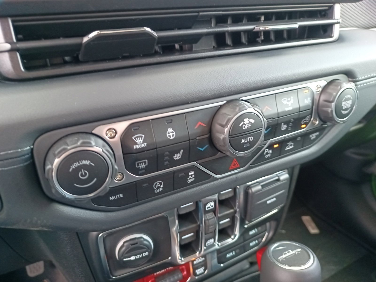 2025 Jeep Gladiator Rubicon photo 16