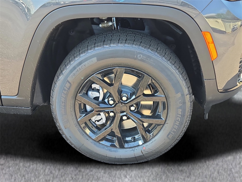 2025 Jeep Grand Cherokee Altitude photo 4