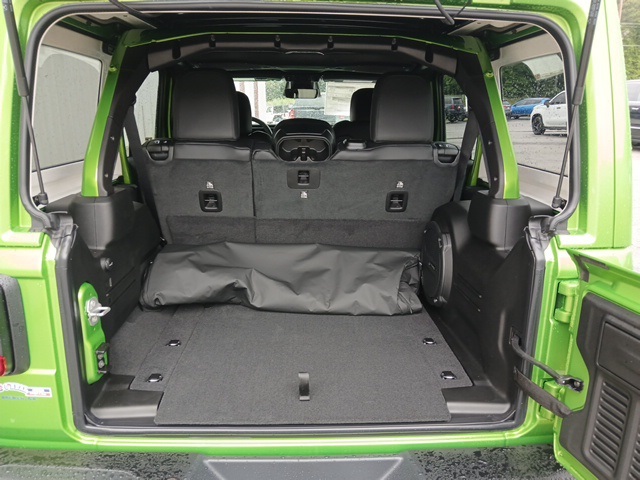 2025 Jeep Wrangler Rubicon X photo 15