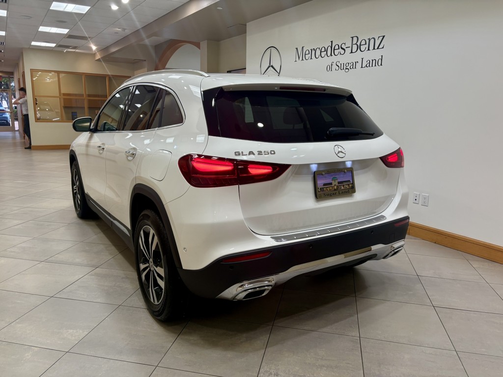 2026 Mercedes Benz GLA 250 photo 3