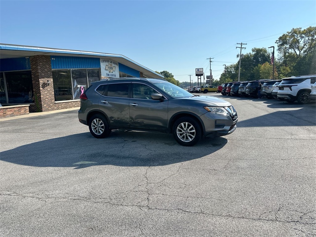 2017 Nissan Rogue SV photo 19