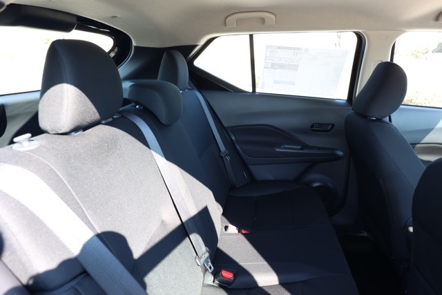 2025 Nissan Kicks Play S photo 16
