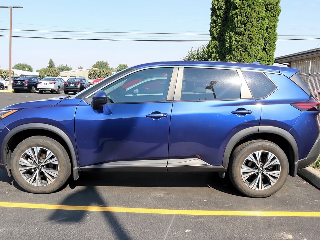 2022 Nissan Rogue SV photo 4