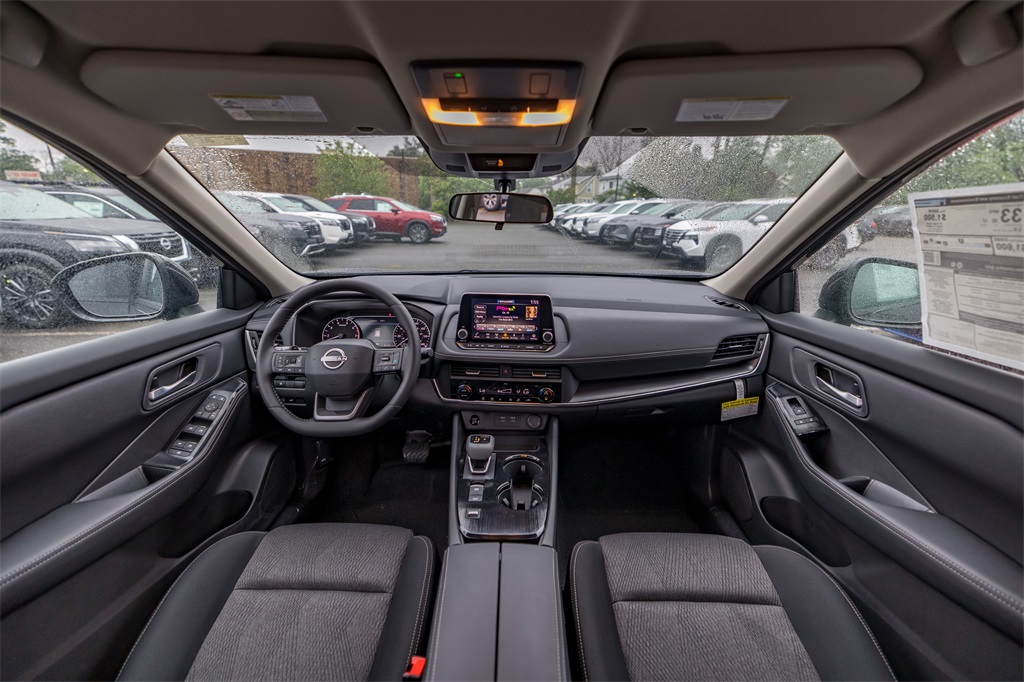 2025 Nissan Rogue SV photo 16