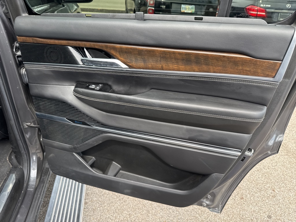 2022 Jeep Grand Wagoneer II photo 18