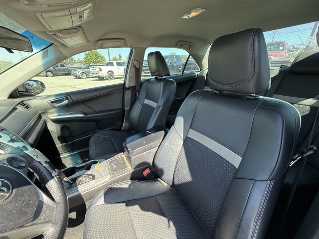 2014 Toyota Camry SE photo 12