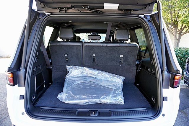 New 2025 Bright White Clear-Coat Exterior Paint Jeep Series II image 17