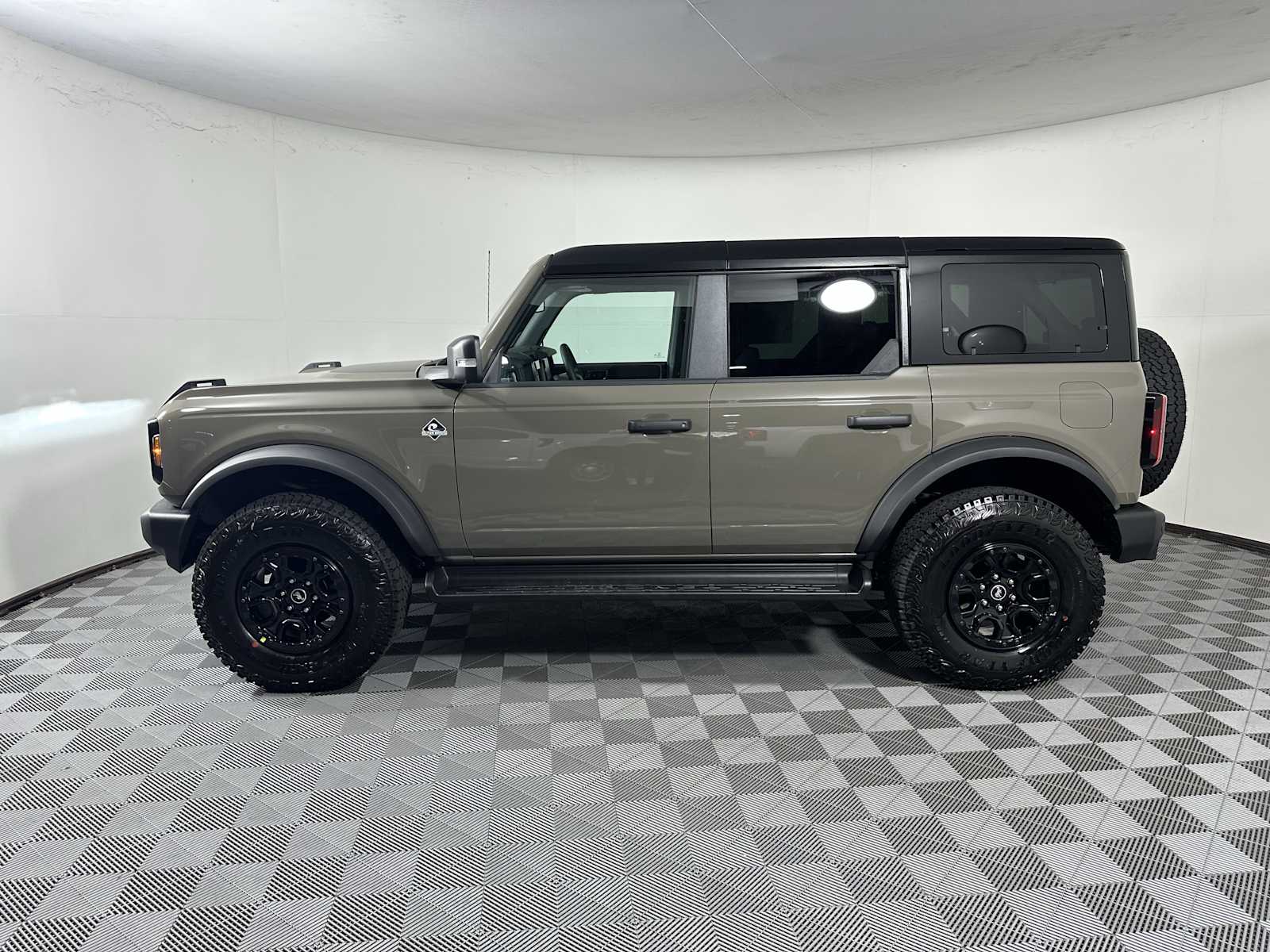 2025 Ford Bronco Outer Banks photo 4