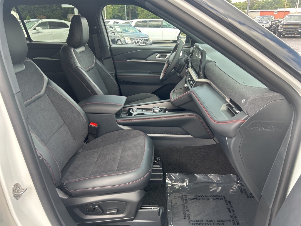 2025 Ford Explorer ST photo 20