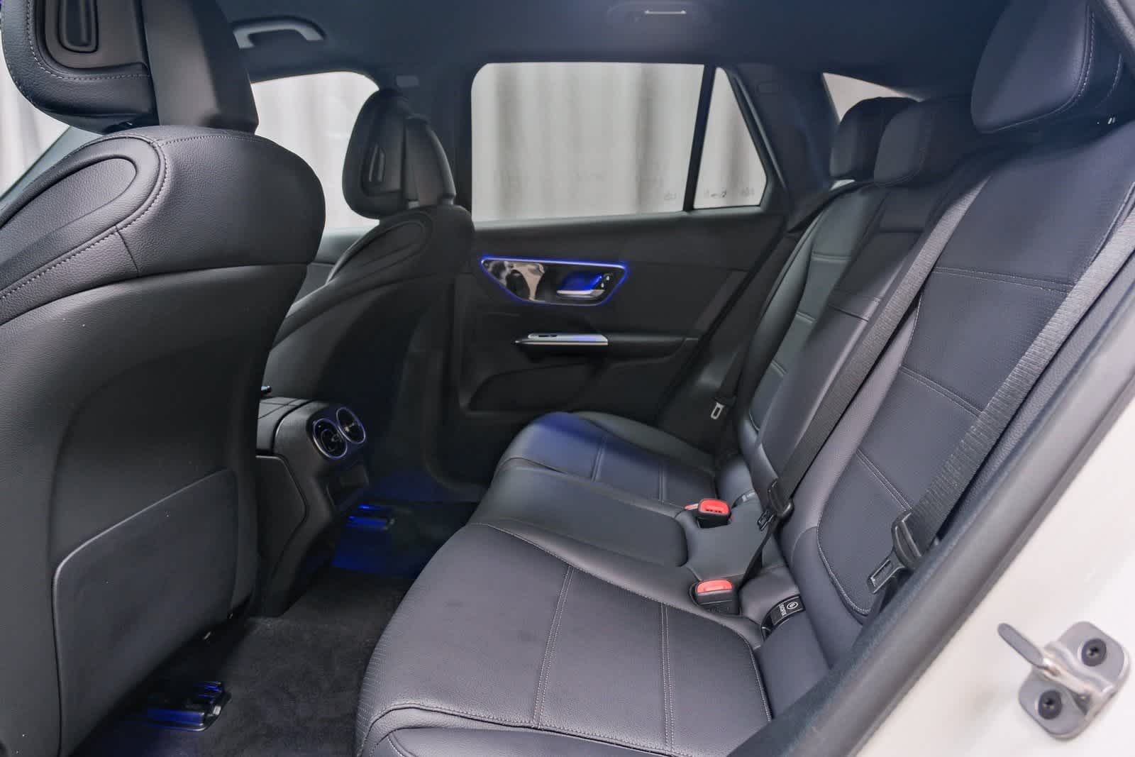 2025 Mercedes Benz GLC 300 photo 16