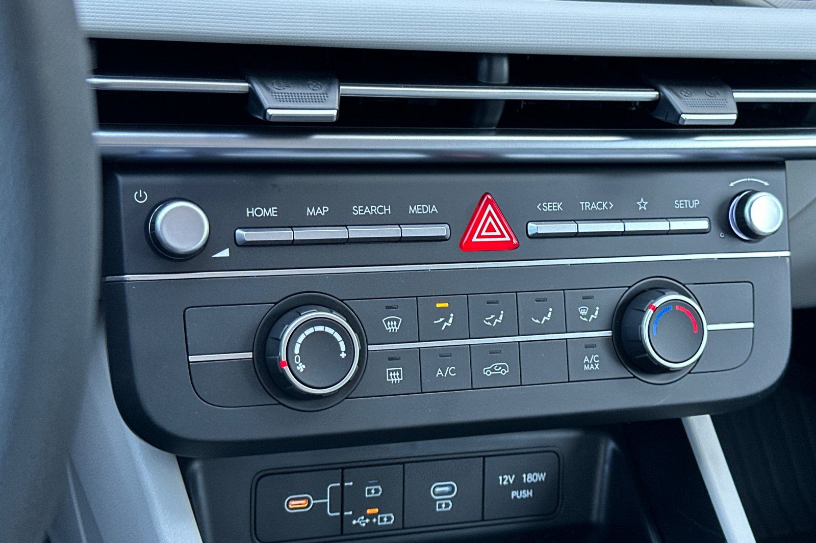2025 Hyundai Tucson SE photo 17