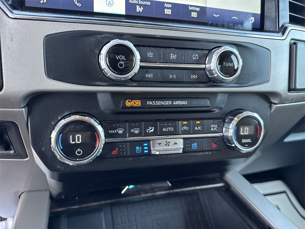 2022 Ford F-350 Lariat photo 19