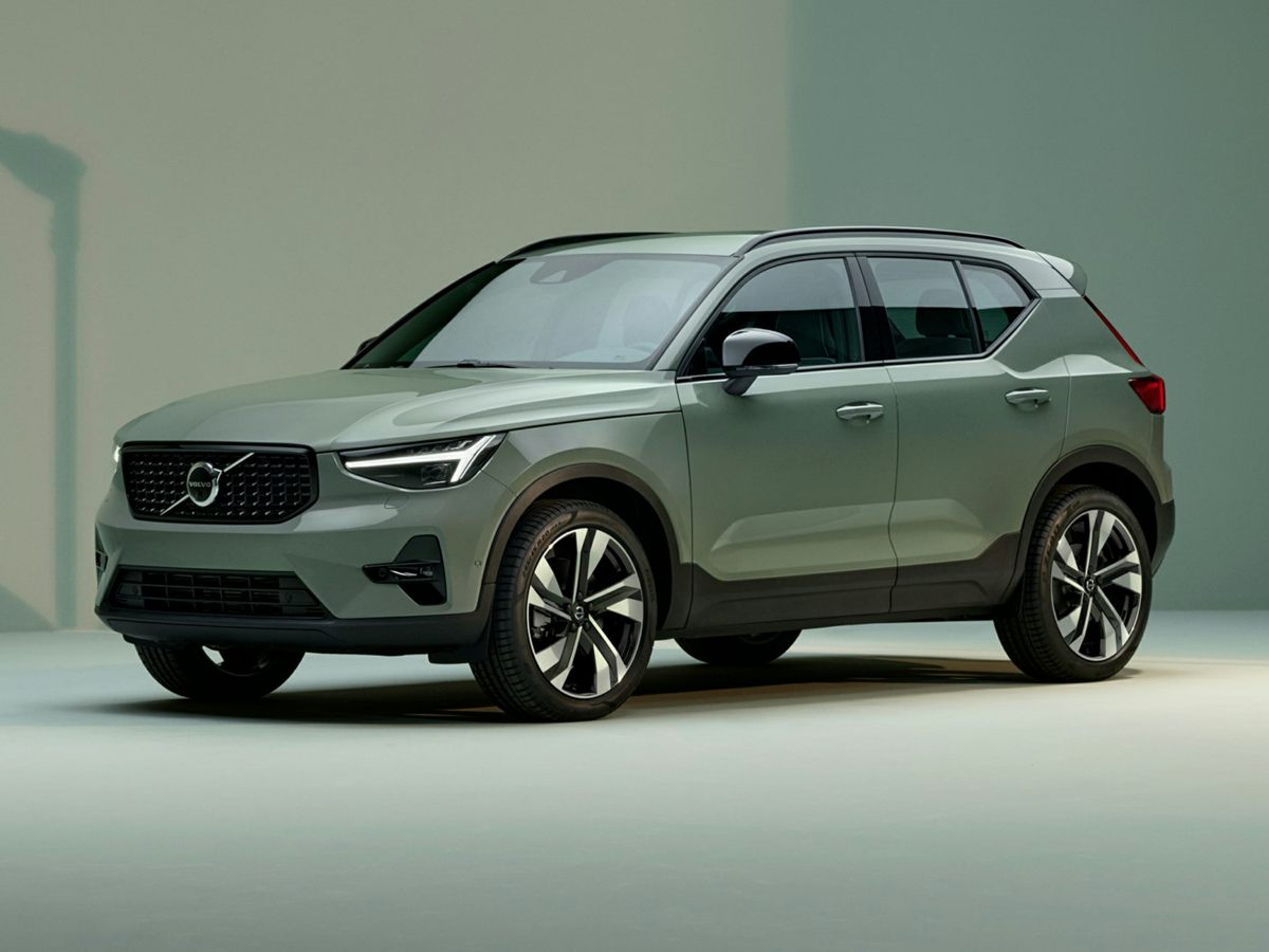 2024 Volvo XC40 Plus's photo
