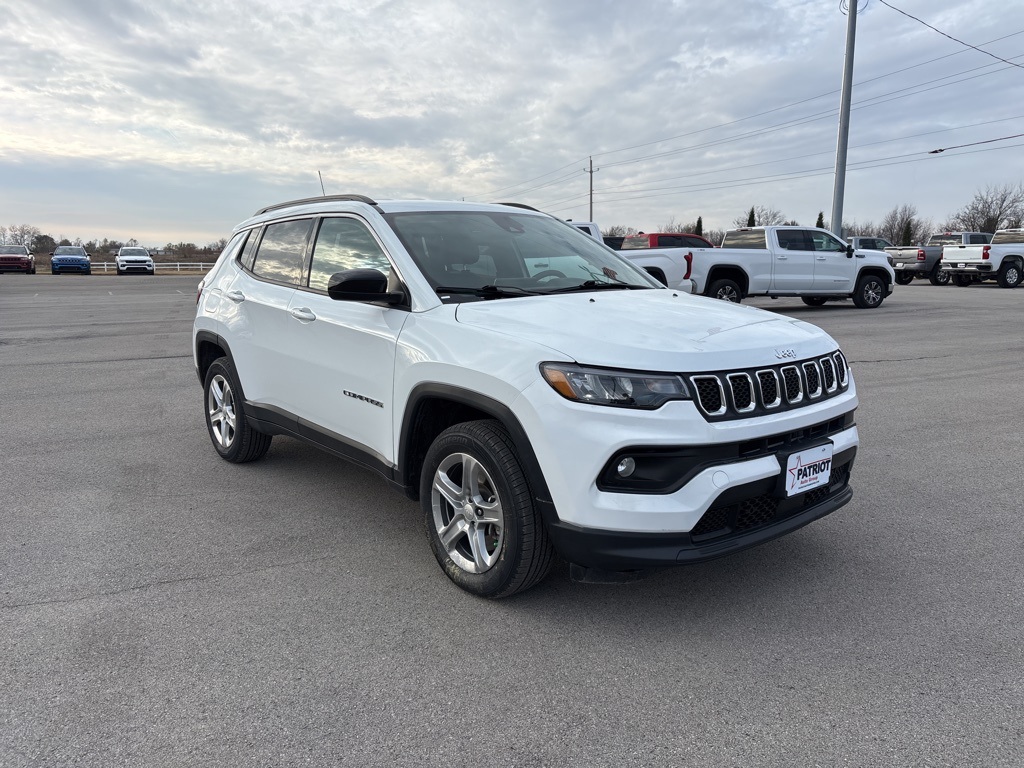 2023 Jeep Compass Latitude's photo