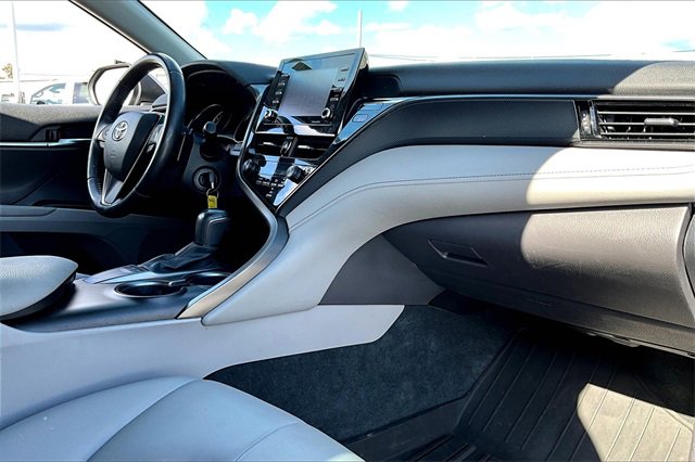 2022 Toyota Camry SE photo 13