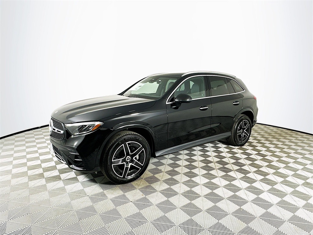 2025 Mercedes Benz GLC 300 4MATIC photo 3