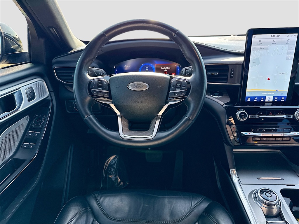 2022 Ford Explorer Platinum photo 17