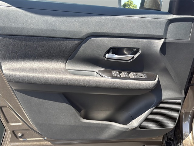 2025 Nissan Kicks SV photo 22