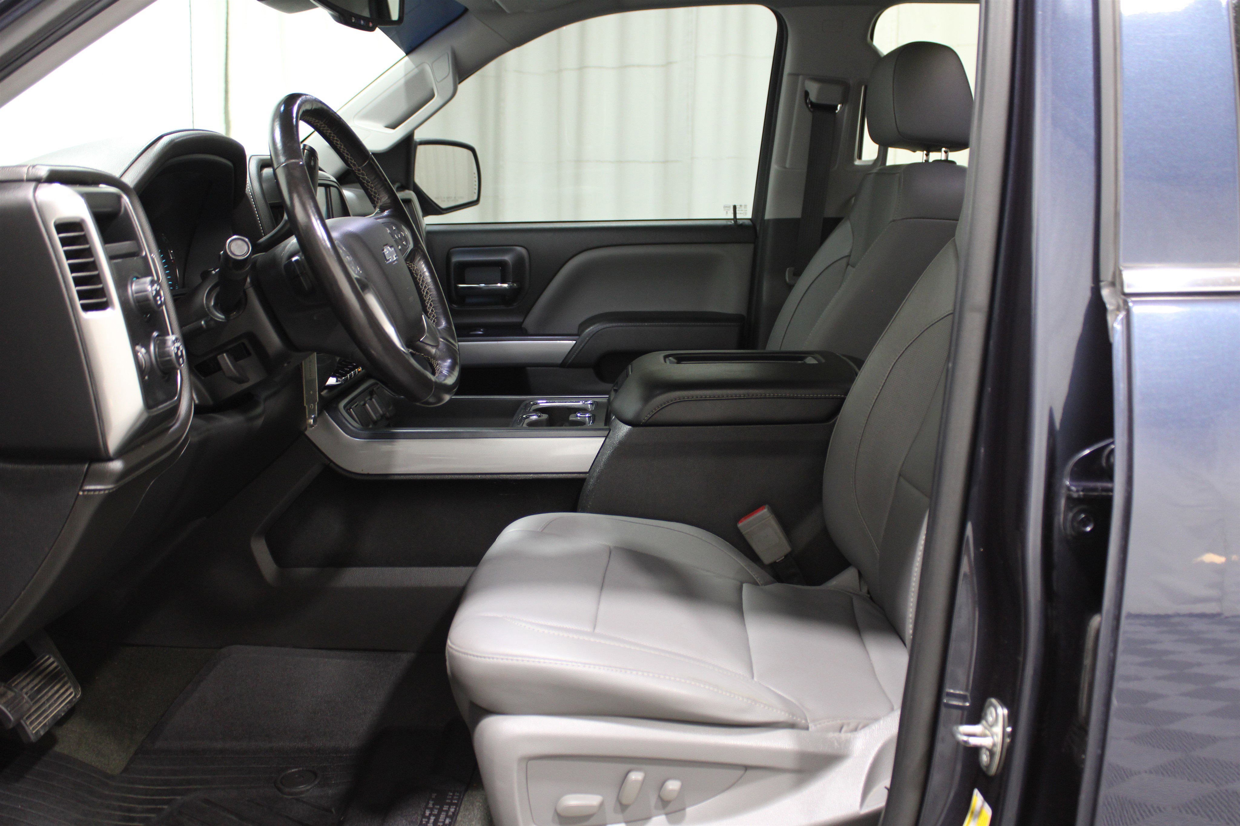 2018 Chevrolet Silverado 1500 LTZ photo 3