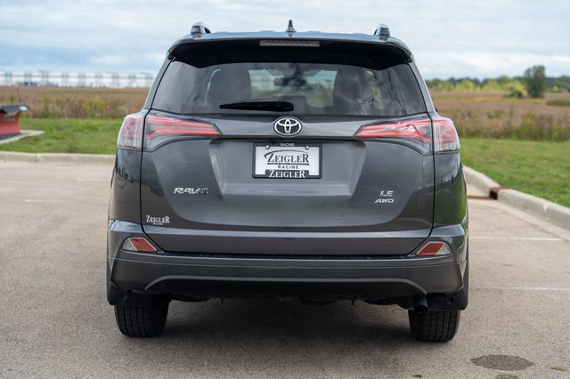 2017 Toyota RAV4 LE photo 3