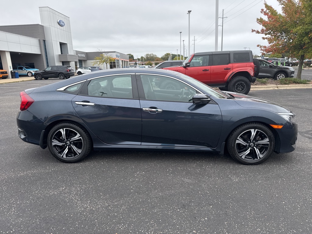 2016 Honda Civic Touring photo 3