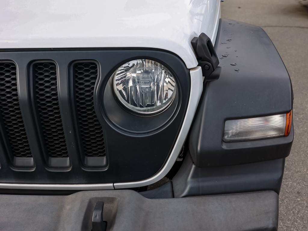 Used 2021 White Jeep Unlimited Sport image 9