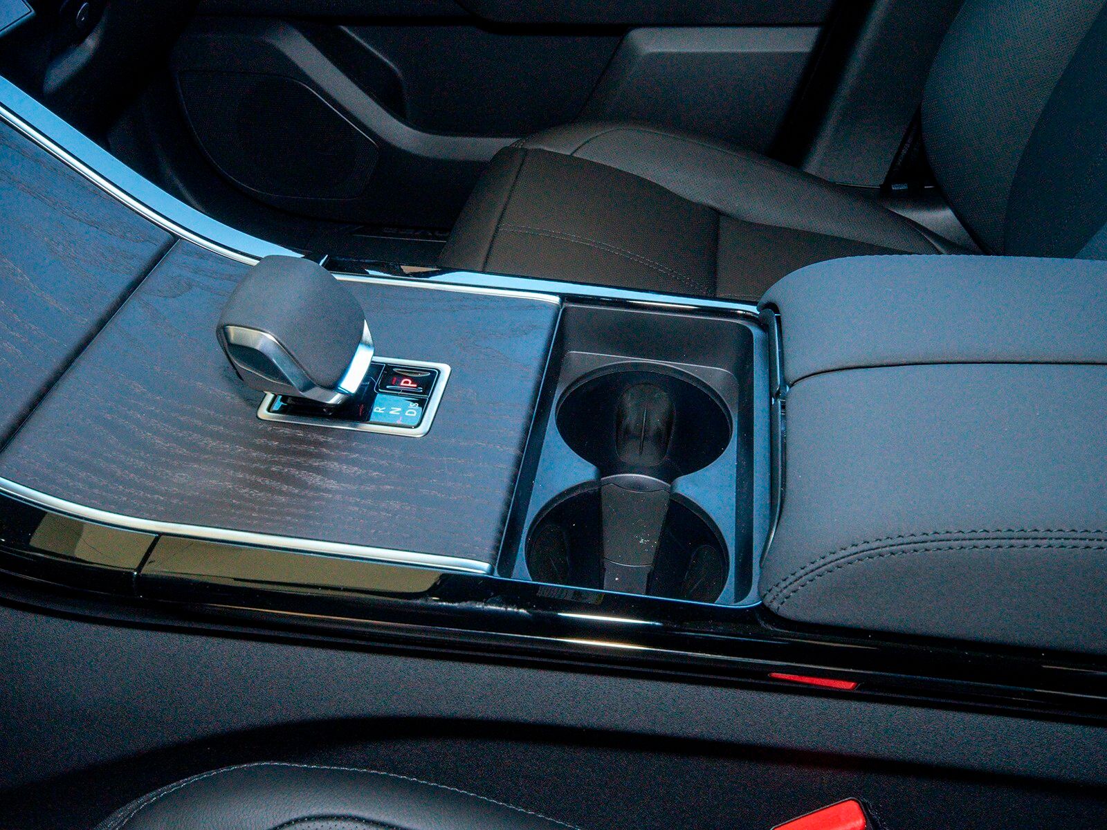 2025 Land Rover Range Rover Velar SE photo 25