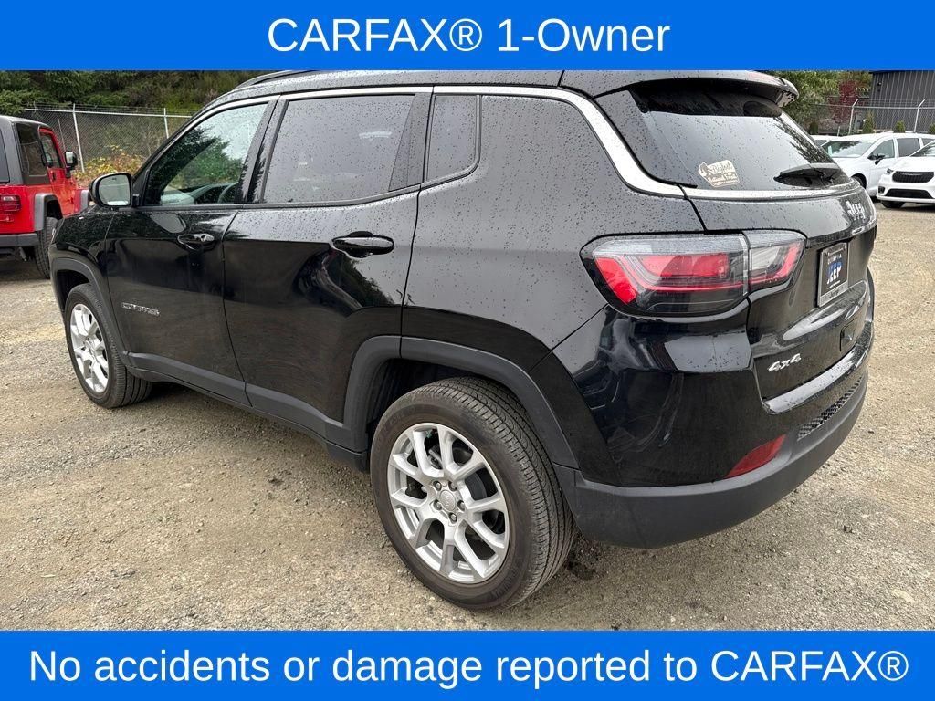 2023 Jeep Compass Latitude Lux photo 2