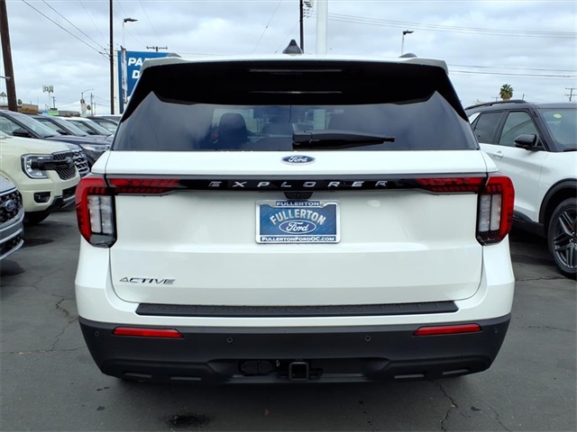 2025 Ford Explorer photo 2