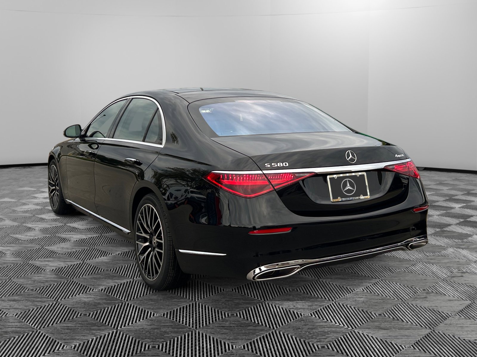 2026 Mercedes Benz S 580 4MATIC photo 3