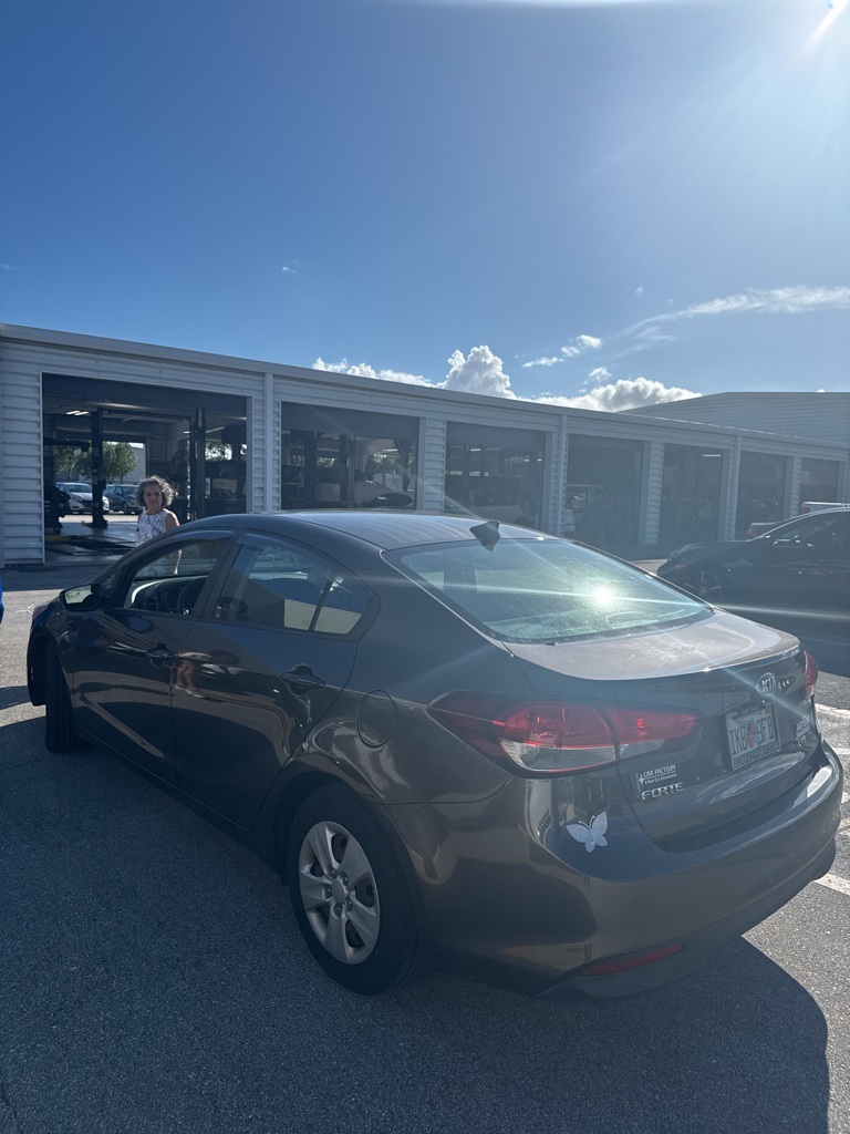 2018 Kia Forte LX Base photo 4