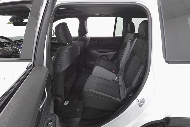 2025 Jeep Grand Cherokee Laredo photo 23