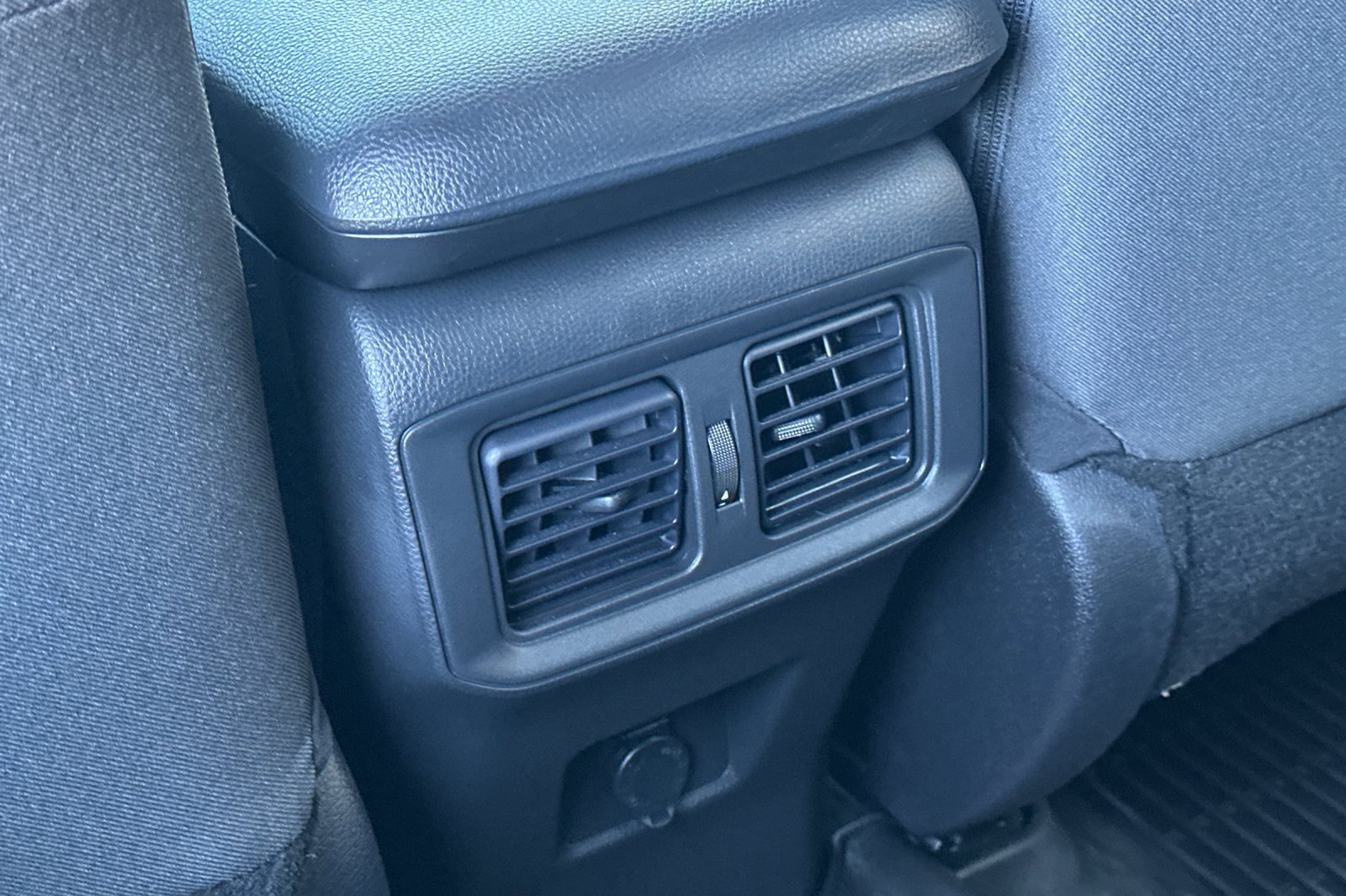 2022 Toyota RAV4 LE photo 13