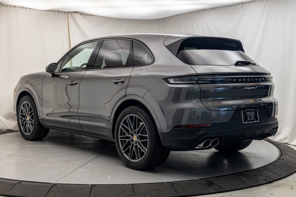 2024 Porsche Cayenne S photo 3