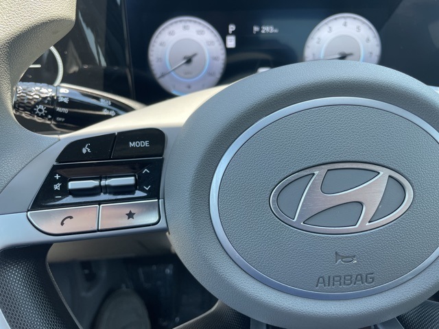2024 Hyundai Elantra SEL photo 14