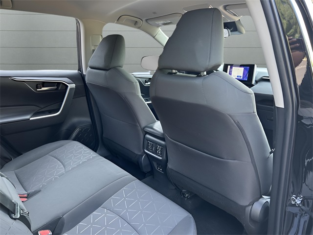2023 Toyota RAV4 XLE photo 25