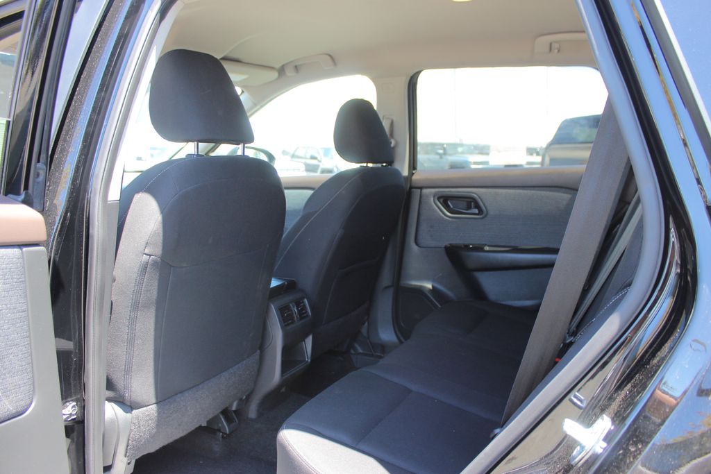 2023 Nissan Rogue S photo 10